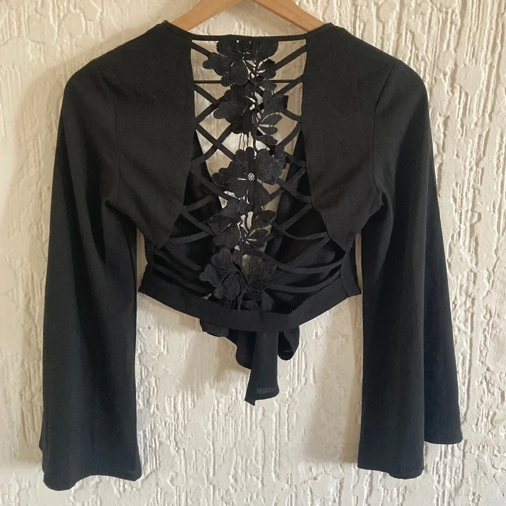 Tiger Mist Black Long Flared Sleeve Tie Up Crop Top Size 6 - Picture 4 of 7